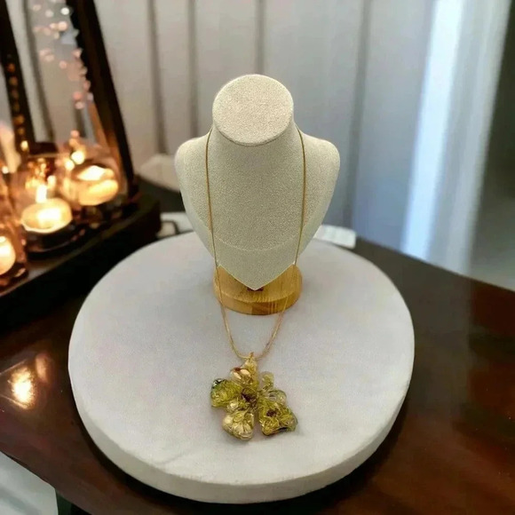 Bespoke Calendula & Jasmine Dried Floral Butterfly Resin Pendant Gold Chain 20" - Picture 2 of 5